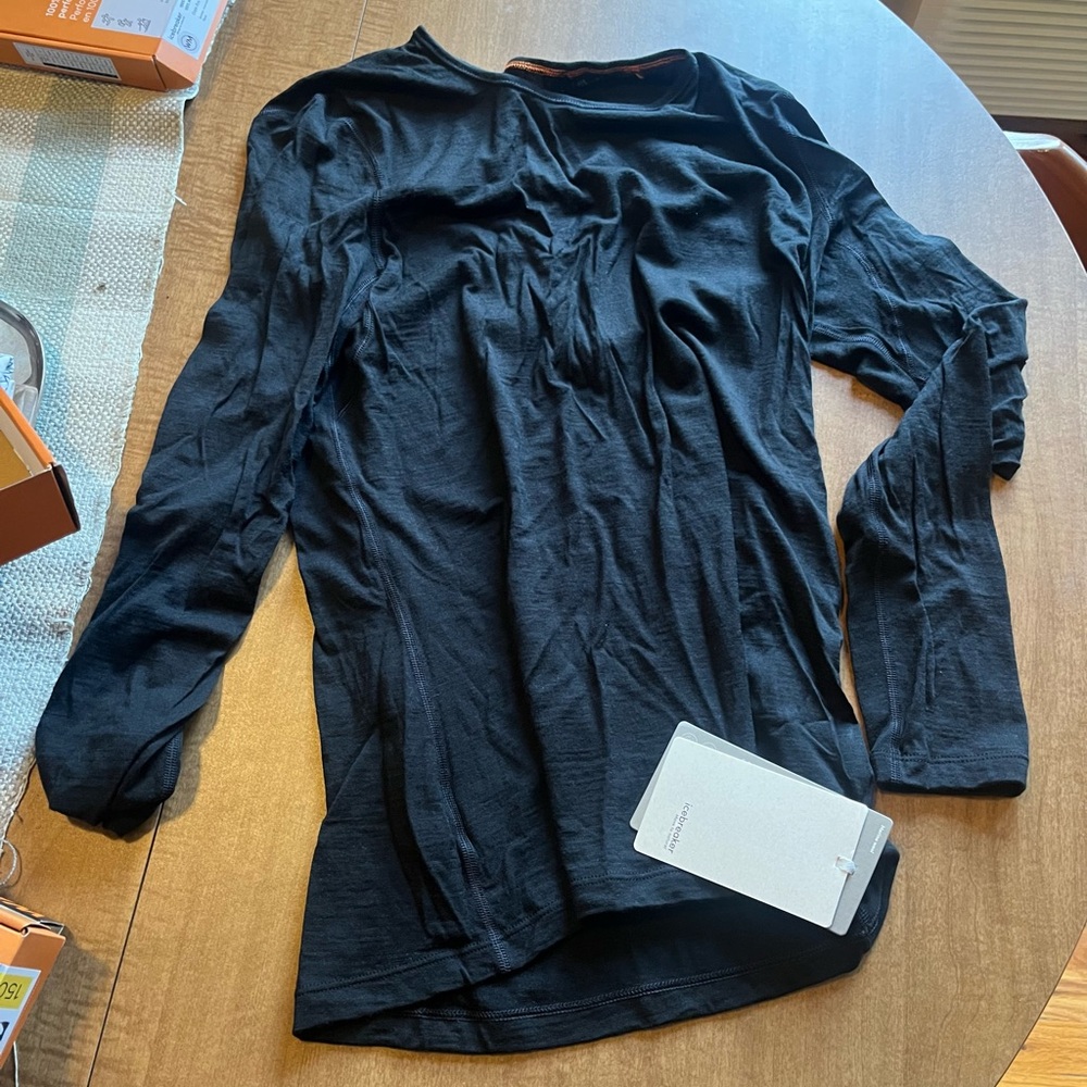 Icebreaker Women’s Merino 200 Oasis Long Sleeve Crew Thermal Top Medium